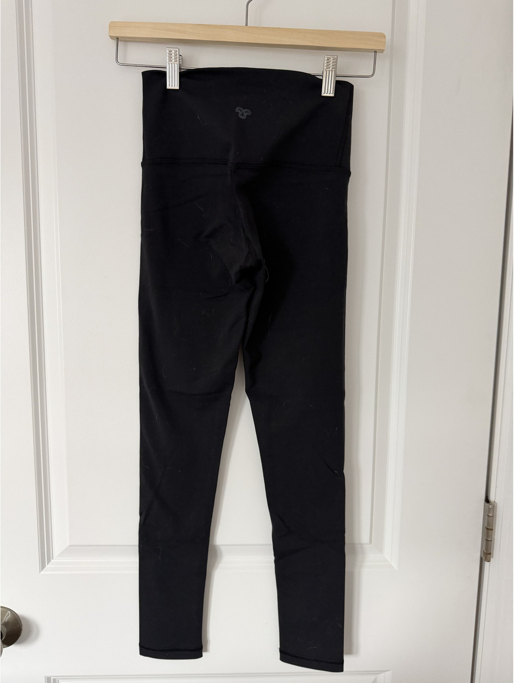 Aritzia Black High-Waisted Leggings with Stretch Fabric